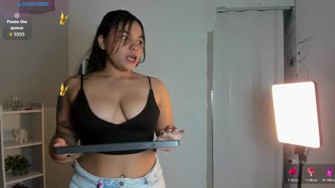 Snapshot of nanny_cute chatting on 10-19-25, 07:47 NANY online show from 10-19-25, 07:47