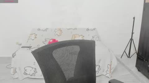Snapshot of naoko_uwu chatting on 06-03-26, 01:08 Naoko online show from 06-03-26, 01:08