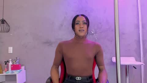 Snapshot of naomi__blair chatting on 06-07-26, 03:32 Naomi Blair online show from 06-07-26, 03:32