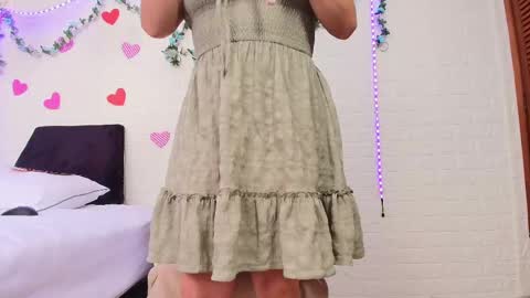 Snapshot of naomi_diamond_ chatting on 09-14-25, 12:48 Naomi online show from 09-14-25, 12:48