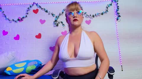 Snapshot of naomi_diamond_ chatting on 10-13-25, 11:10 Naomi online show from 10-13-25, 11:10