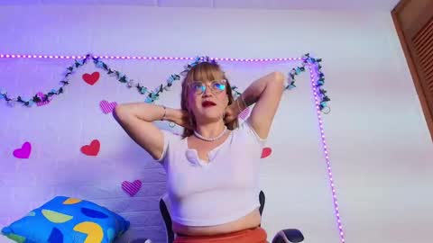 Snapshot of naomi_diamond_ chatting on 10-23-25, 11:09 Naomi online show from 10-23-25, 11:09