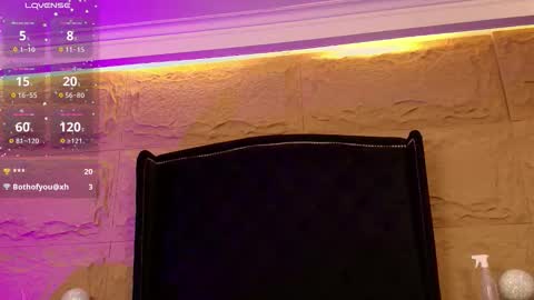 Snapshot of naomi_hill1 chatting on 10-18-25, 09:26 Naomi online show from 10-18-25, 09:26