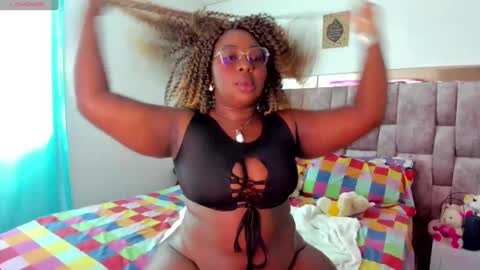 Snapshot of naomi_kiing chatting on 12-14-24, 03:36 Nathalia King online show from 12-14-24, 03:36