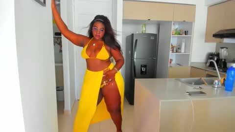 Snapshot of naomi_kiing chatting on 09-25-25, 04:43 Nathalia King online show from 09-25-25, 04:43