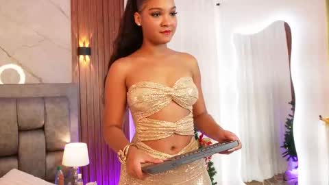 Snapshot of naomi_monroe chatting on 12-13-25, 08:14 Naomi online show from 12-13-25, 08:14