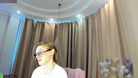 Naomi online show from 09-30-25, 01:32