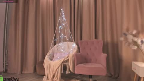 Naomi online show from 10-04-25, 01:03