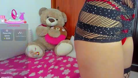 Snapshot of naomi_rouse_ chatting on 10-18-25, 01:34 Naomi Rouse online show from 10-18-25, 01:34