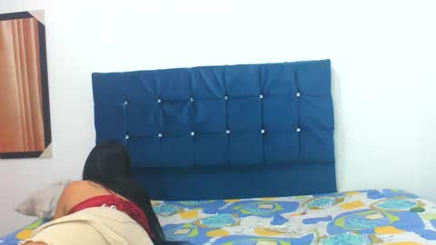 Mia online show from 11-20-25, 10:42