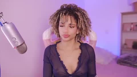 Snapshot of naomidawsonn chatting on 03-18-26, 12:58 naomidawson online show from 03-18-26, 12:58