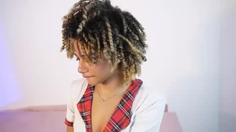 Snapshot of naomidawsonn chatting on 05-21-26, 12:17 naomidawson online show from 05-21-26, 12:17
