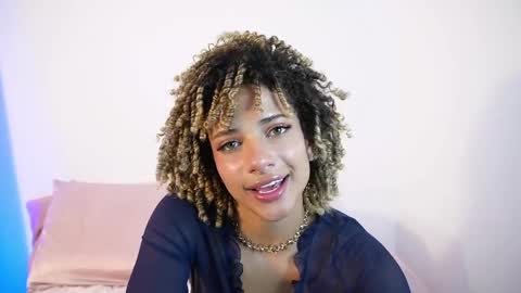 Snapshot of naomidawsonn chatting on 05-27-26, 01:57 naomidawson online show from 05-27-26, 01:57