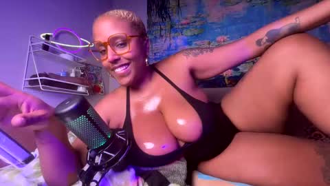 Naomigiirl6 online show from 03-12-25, 07:46