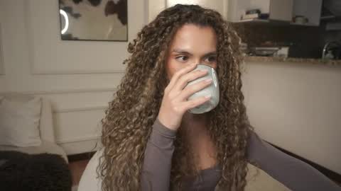 Snapshot of naomigomezz chatting on 04-08-26, 02:55 Naomi online show from 04-08-26, 02:55