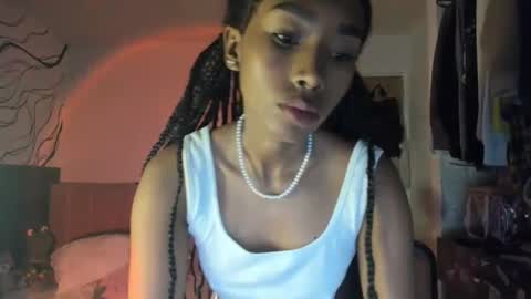 Naomii online show from 01-10-25, 01:32