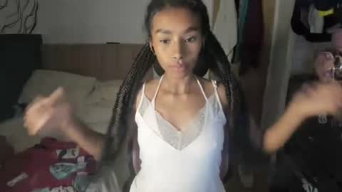 Naomii online show from 01-30-25, 02:06