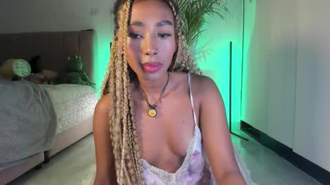 Naomii online show from 09-13-25, 01:05