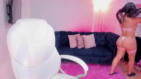 Naomi Campbell online show from 02-16-25, 01:38