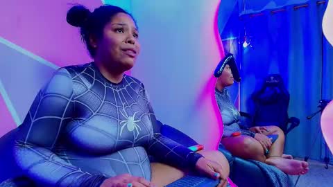 Snapshot of naomii_campbelll chatting on 10-15-25, 01:55 Naomi Campbel online show from 10-15-25, 01:55