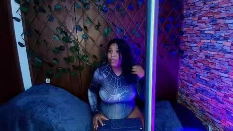 Snapshot of naomii_campbelll chatting on 10-22-25, 09:14 Naomi Campbel online show from 10-22-25, 09:14