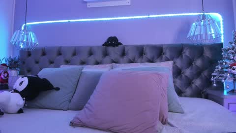 Naomi online show from 12-24-24, 08:05