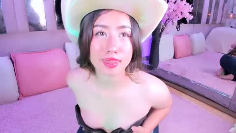 Snapshot of naomii_star chatting on 01-09-26, 10:11 online show from 01-09-26, 10:11