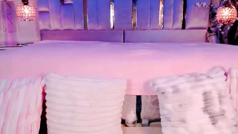 Snapshot of naomii_star chatting on 03-06-26, 05:48 online show from 03-06-26, 05:48