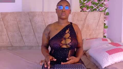 Snapshot of naomiivega chatting on 10-21-25, 09:37 naomiivega online show from 10-21-25, 09:37