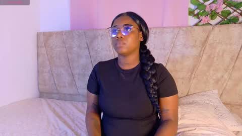 Snapshot of naomiivega chatting on 10-25-25, 09:42 naomiivega online show from 10-25-25, 09:42