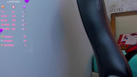 Snapshot of naomijohnson1 chatting on 12-17-24, 03:17 Naomi online show from 12-17-24, 03:17