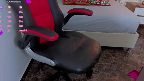 Snapshot of naomijohnson1 chatting on 12-24-24, 12:33 Naomi online show from 12-24-24, 12:33