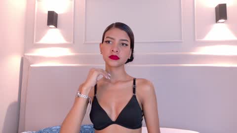 Snapshot of naomiklarc chatting on 12-21-24, 12:59 Naomi Klarc online show from 12-21-24, 12:59