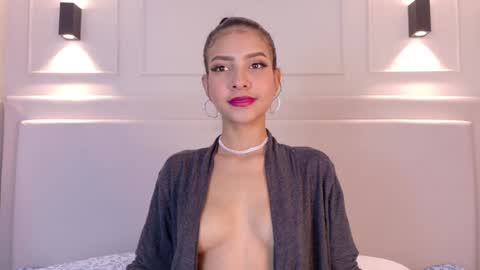 Snapshot of naomiklarc chatting on 12-24-24, 02:32 Naomi Klarc online show from 12-24-24, 02:32