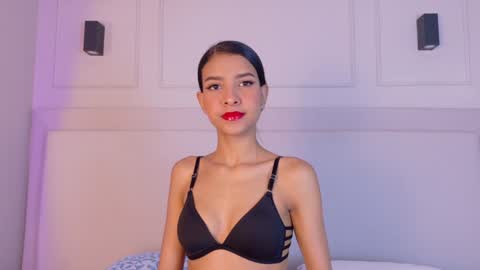 Snapshot of naomiklarc chatting on 01-03-25, 12:52 Naomi Klarc online show from 01-03-25, 12:52