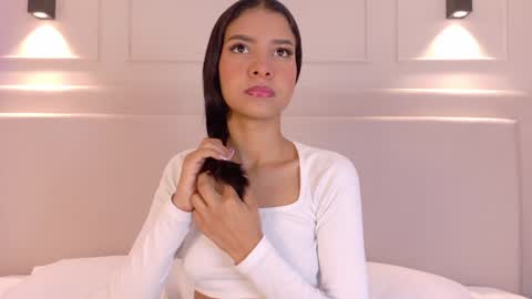 Snapshot of naomiklarc chatting on 01-04-25, 01:21 Naomi Klarc online show from 01-04-25, 01:21