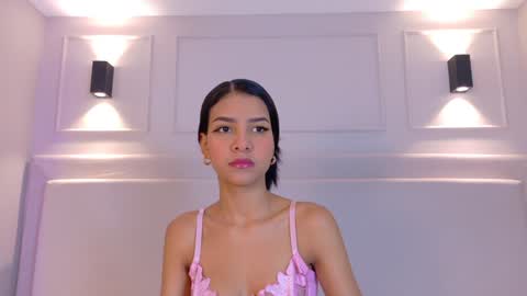 Snapshot of naomiklarc chatting on 01-16-25, 11:15 Naomi Klarc online show from 01-16-25, 11:15