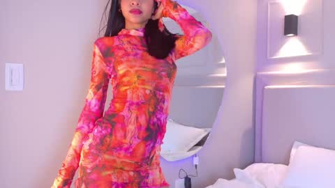 Snapshot of naomiklarc chatting on 01-28-25, 06:49 Naomi Klarc online show from 01-28-25, 06:49