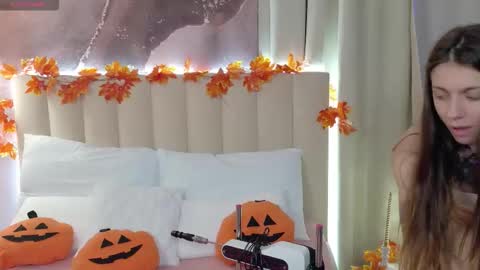 Naomi online show from 10-22-25, 04:46