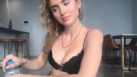 Snapshot of naomirhoades chatting on 02-04-25, 06:57 naomirhoades online show from 02-04-25, 06:57