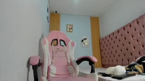 naomis_35 online show from 10-20-25, 08:31