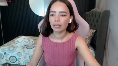 Snapshot of naomis_36 chatting on 05-06-26, 02:22 Naomis online show from 05-06-26, 02:22