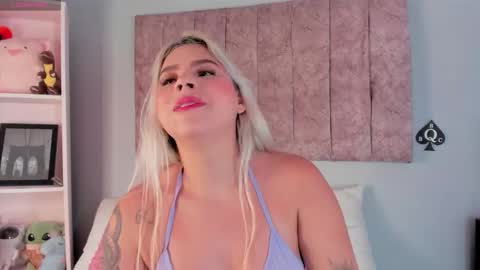 Laura  online show from 10-25-25, 10:37