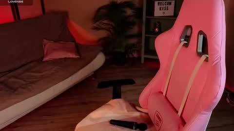 Snapshot of naomiyoru chatting on 09-17-25, 08:43 Naomi online show from 09-17-25, 08:43