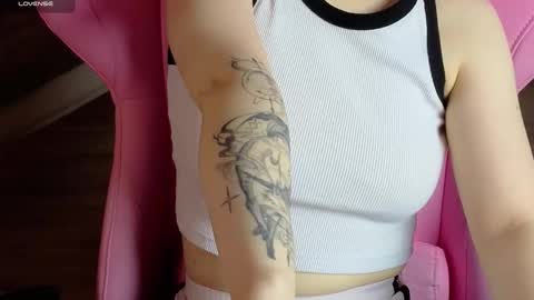 Snapshot of naomiyoru chatting on 10-02-25, 08:27 Naomi online show from 10-02-25, 08:27