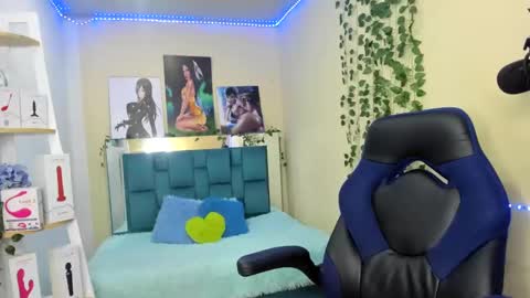 Snapshot of naomy777_ chatting on 01-22-25, 10:48 naomy online show from 01-22-25, 10:48