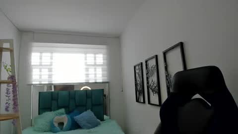 Snapshot of naomy777_ chatting on 10-02-25, 07:43 naomy online show from 10-02-25, 07:43