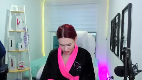 Snapshot of naomy777_ chatting on 10-18-25, 10:21 naomy online show from 10-18-25, 10:21