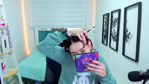 naomy online show from 11-28-25, 03:53