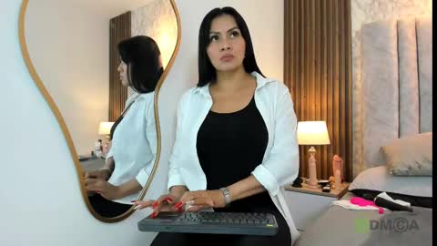 Snapshot of naomy_smithx chatting on 03-01-25, 06:43 Naomy Smith online show from 03-01-25, 06:43